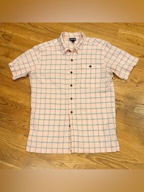 Patagonia Organic Cotton Men’s A/C Pink Plaid Short-Sleeve Button-Up Shirt